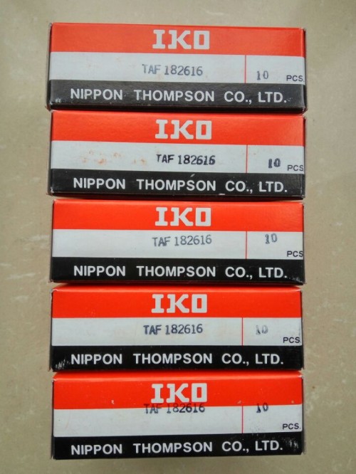 IKO CFE30-2BUU 螺栓型滾輪滾針軸承